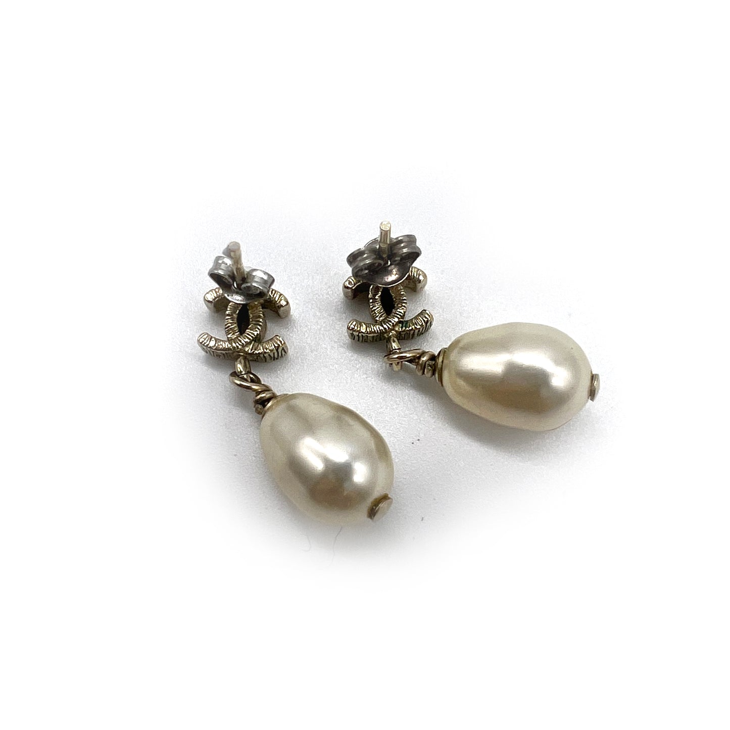 Chanel Vintage Mini Silver CC Logo With Pearl Earrings