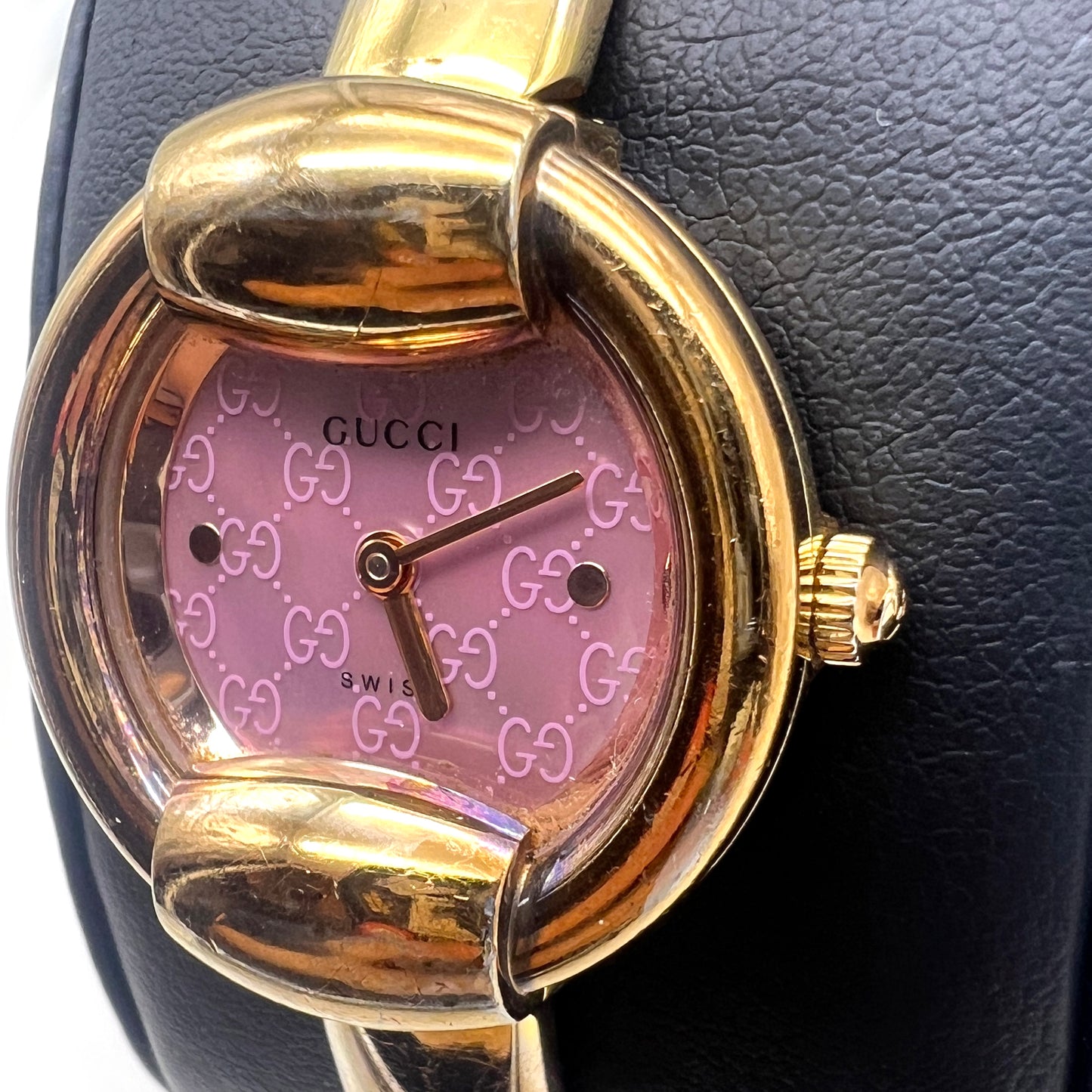 Gucci Vintage 1400L Pink Face Circle Golden Stainless Steel Bangle Watch