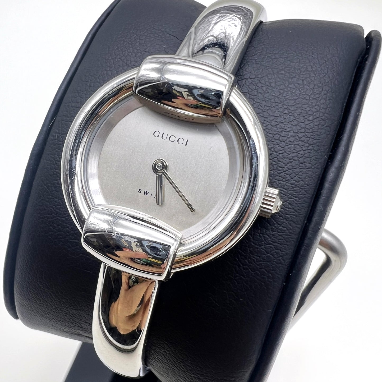 Gucci Vintage 1400L White Circle Face Stainless Steel Bangle Watch