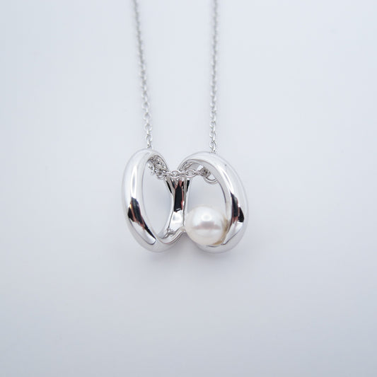 Tasaki Vintage Pearl in Loop Pendant Silver Necklace