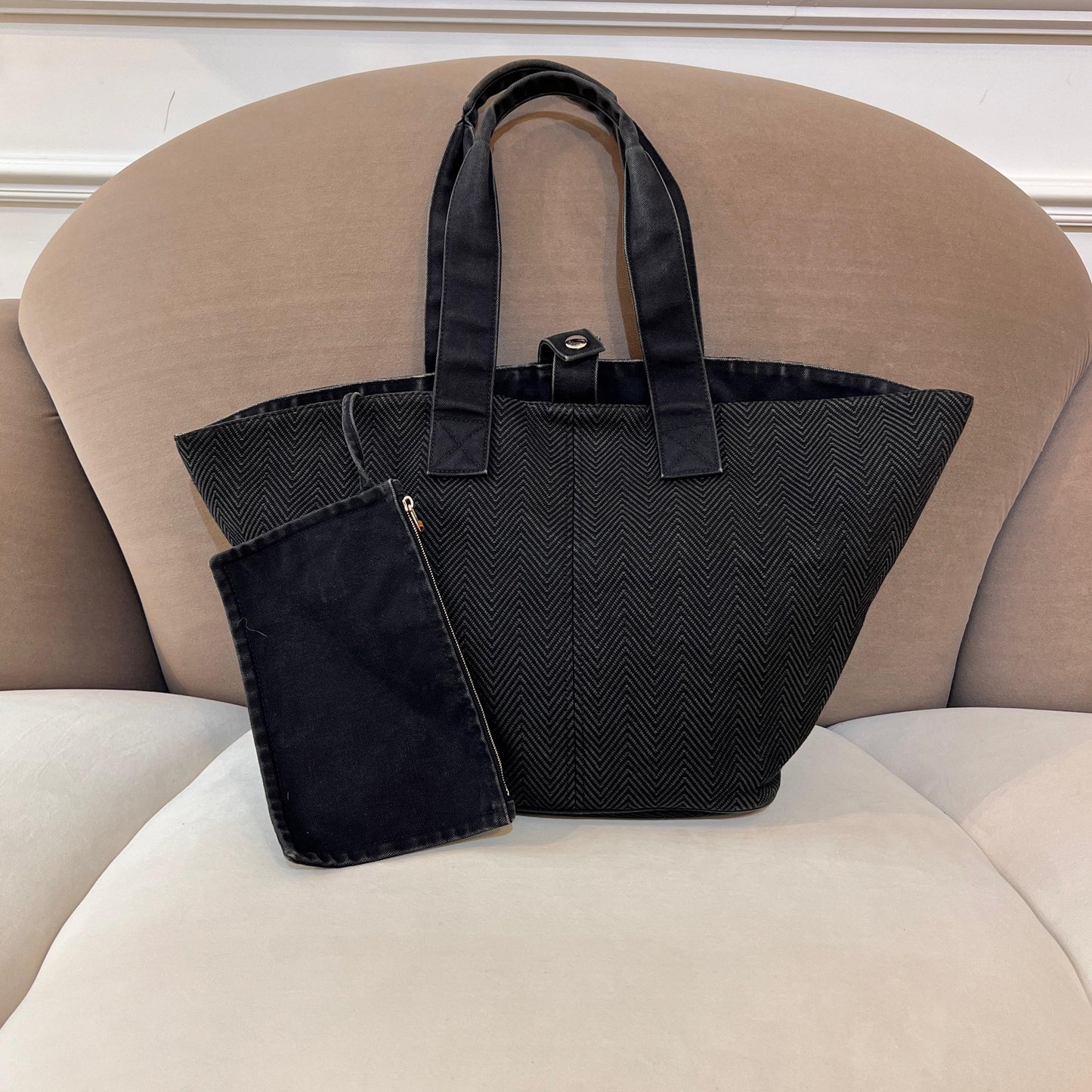 Hermès Vintage Black Herringbone Canvas Tote Bag With Handles & Pouch