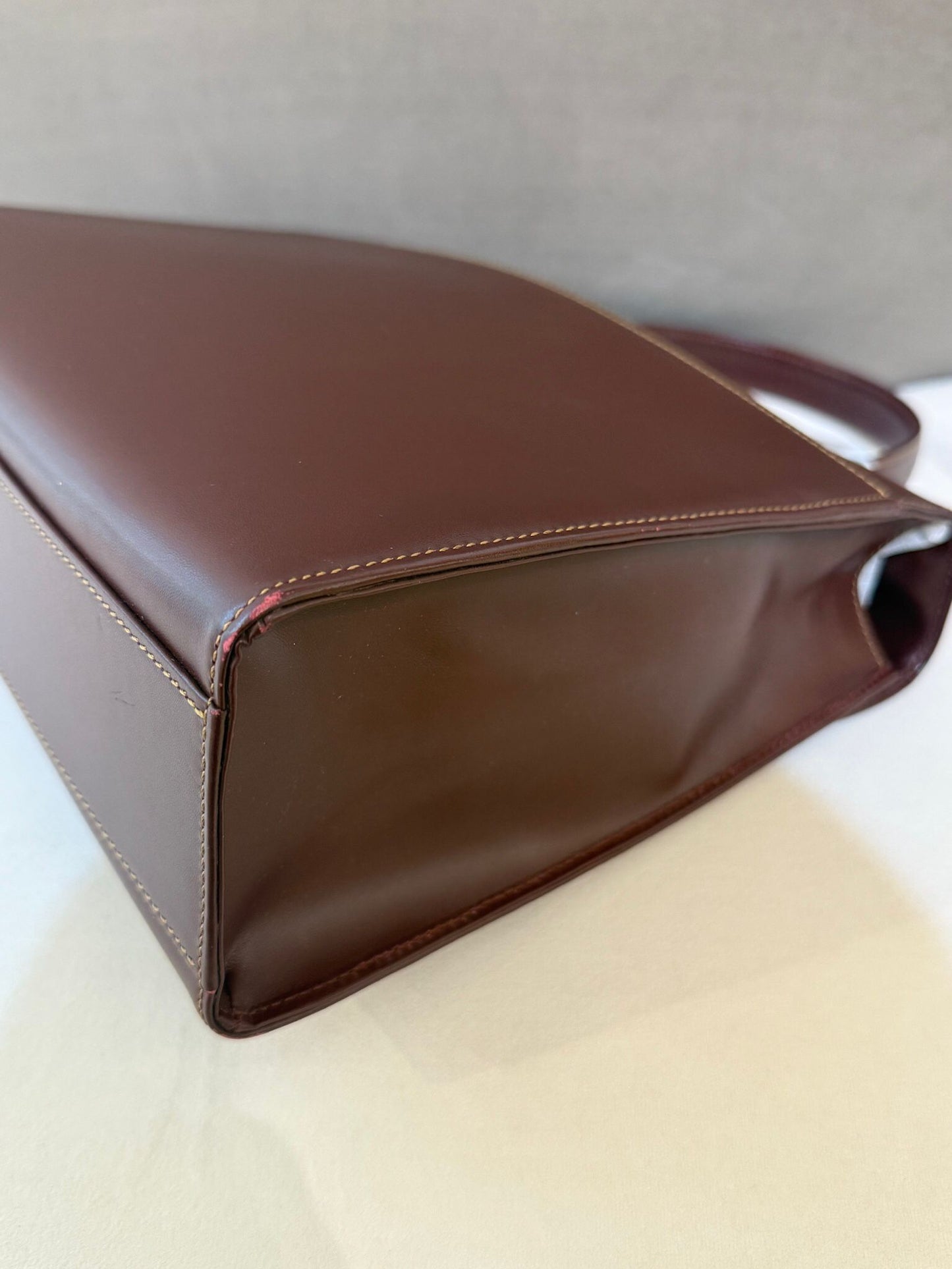 Cartier Vintage Must Line Bordeaux Leather Gold Clasp Handbag
