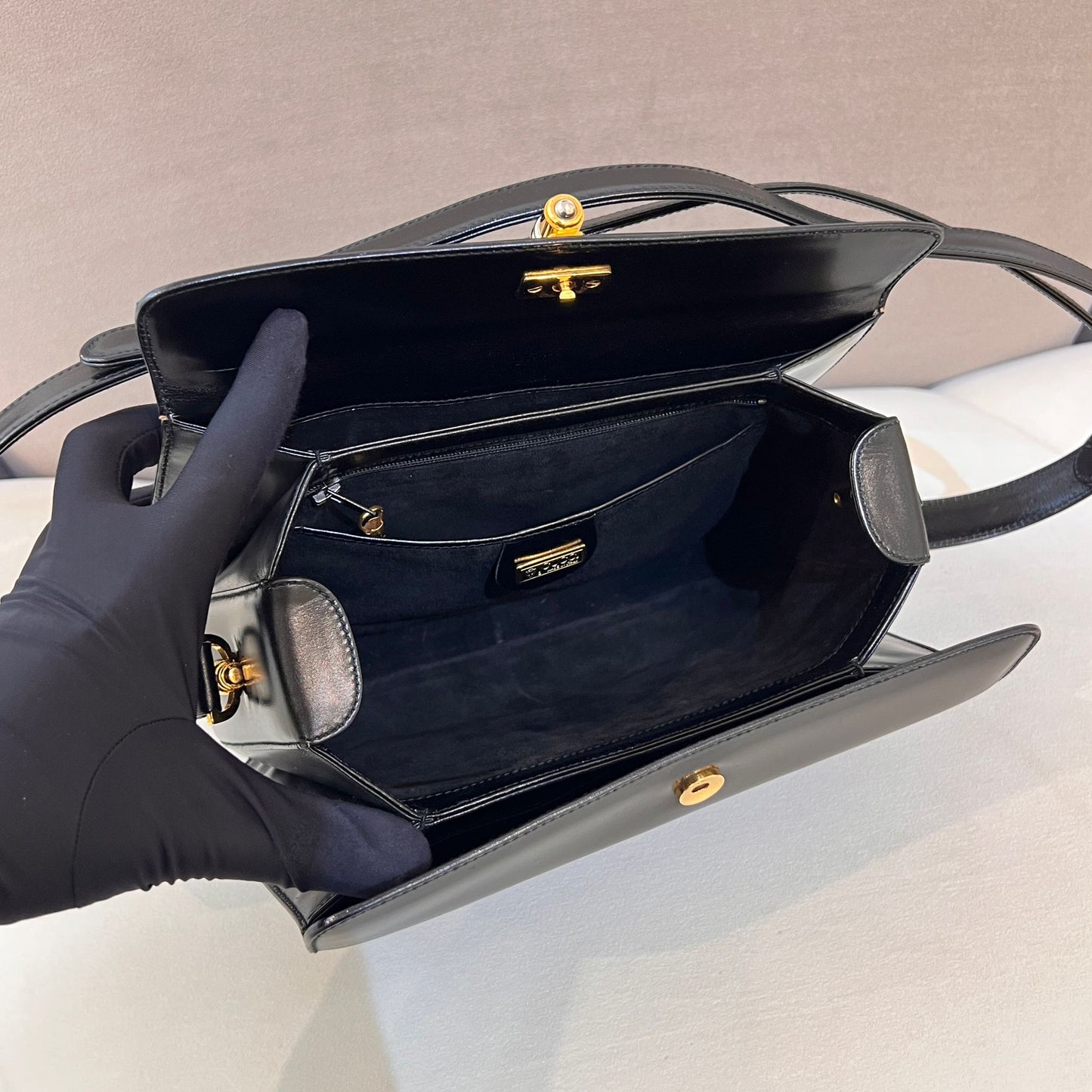 Gucci Vintage Turn Lock Box Black Leather Shoulder Bag
