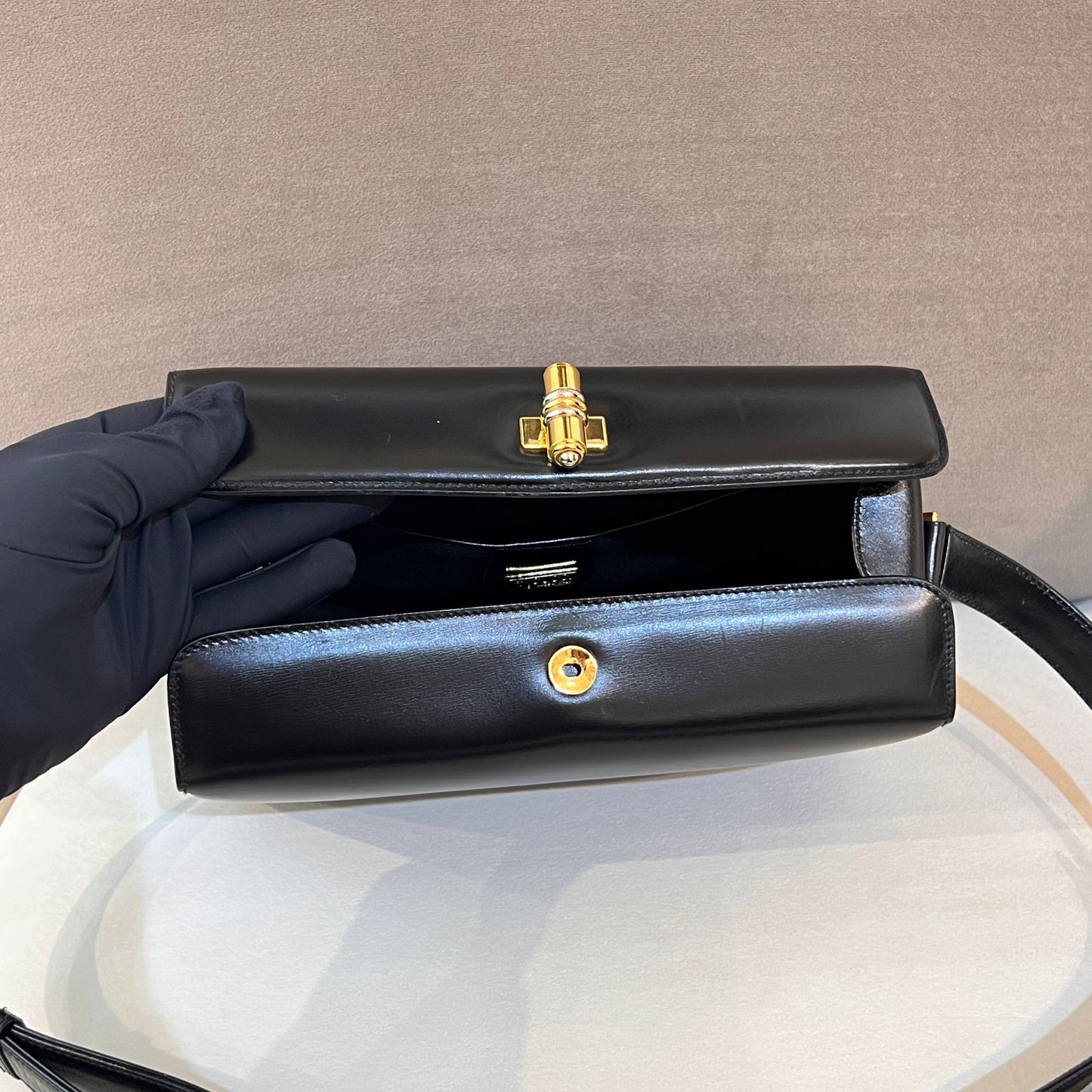 Gucci Vintage Turn Lock Box Black Leather Shoulder Bag