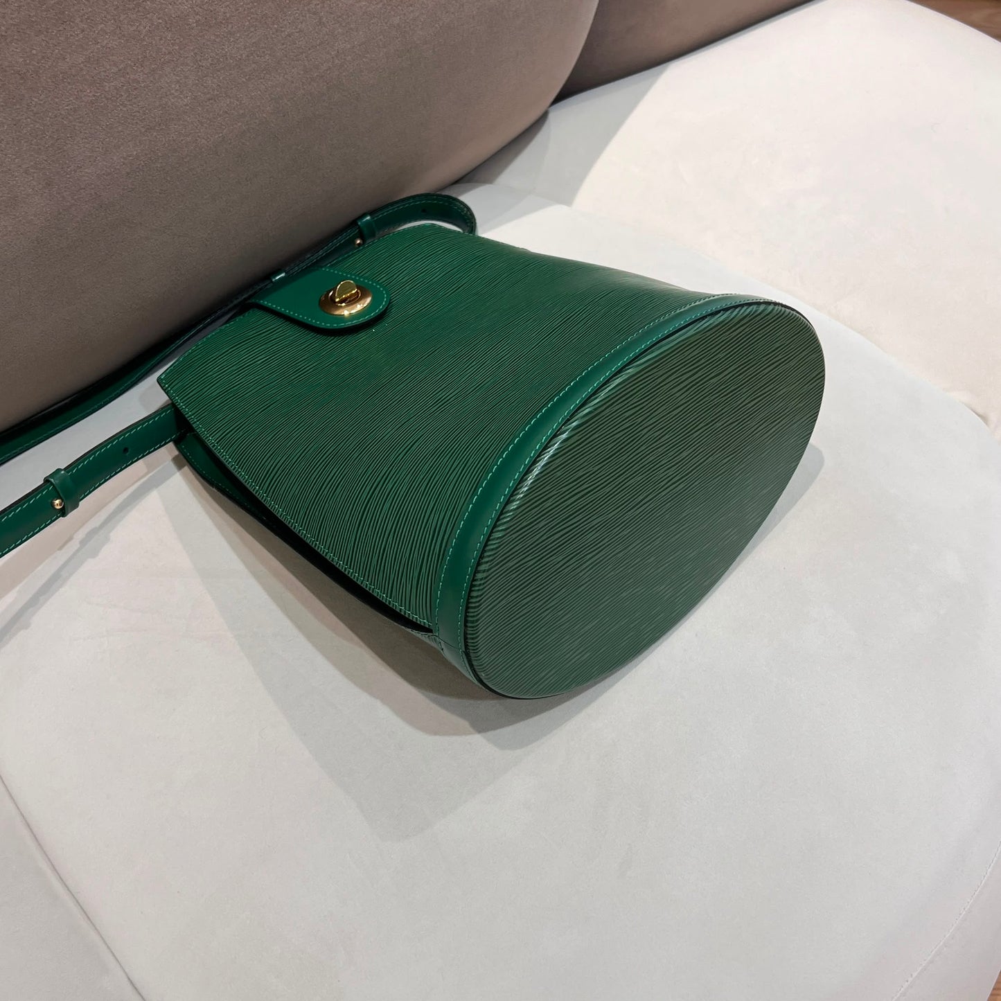Louis Vuitton Vintage Borneo Green Epi Leather Cluny M52254 Shoulder Bag
