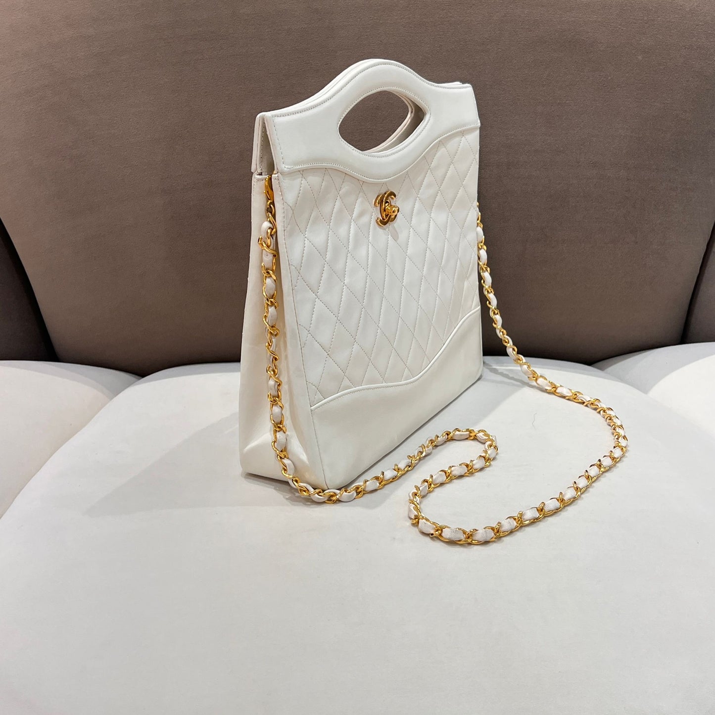 Chanel 復古白色小羊皮經典復古購物袋