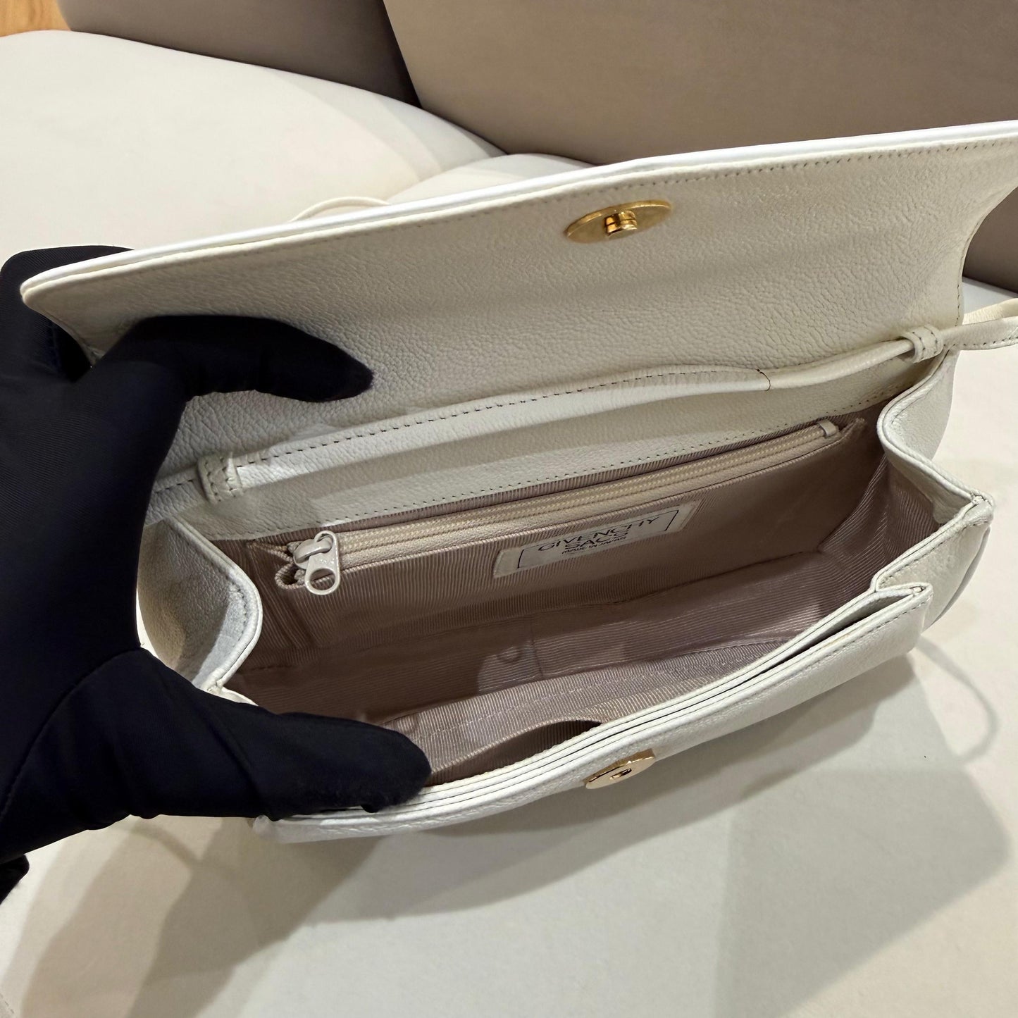 Givenchy Vintage White Leather 4G Logo Shoulder Bag