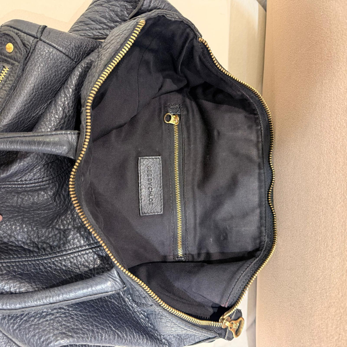 Chloé Vintage Black Pebbled Leather 2-Way Shoulder Bag – detail view 4