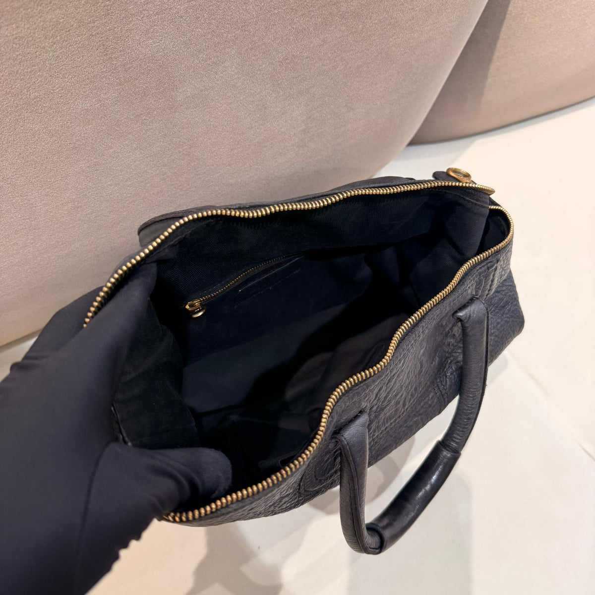 Chloé Vintage Black Pebbled Leather 2-Way Shoulder Bag – detail view 5