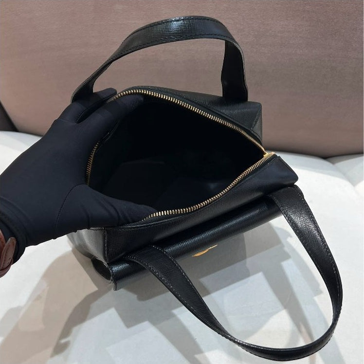 Christian Dior Vintage black leather oval turn-lock handbag – additional view 10