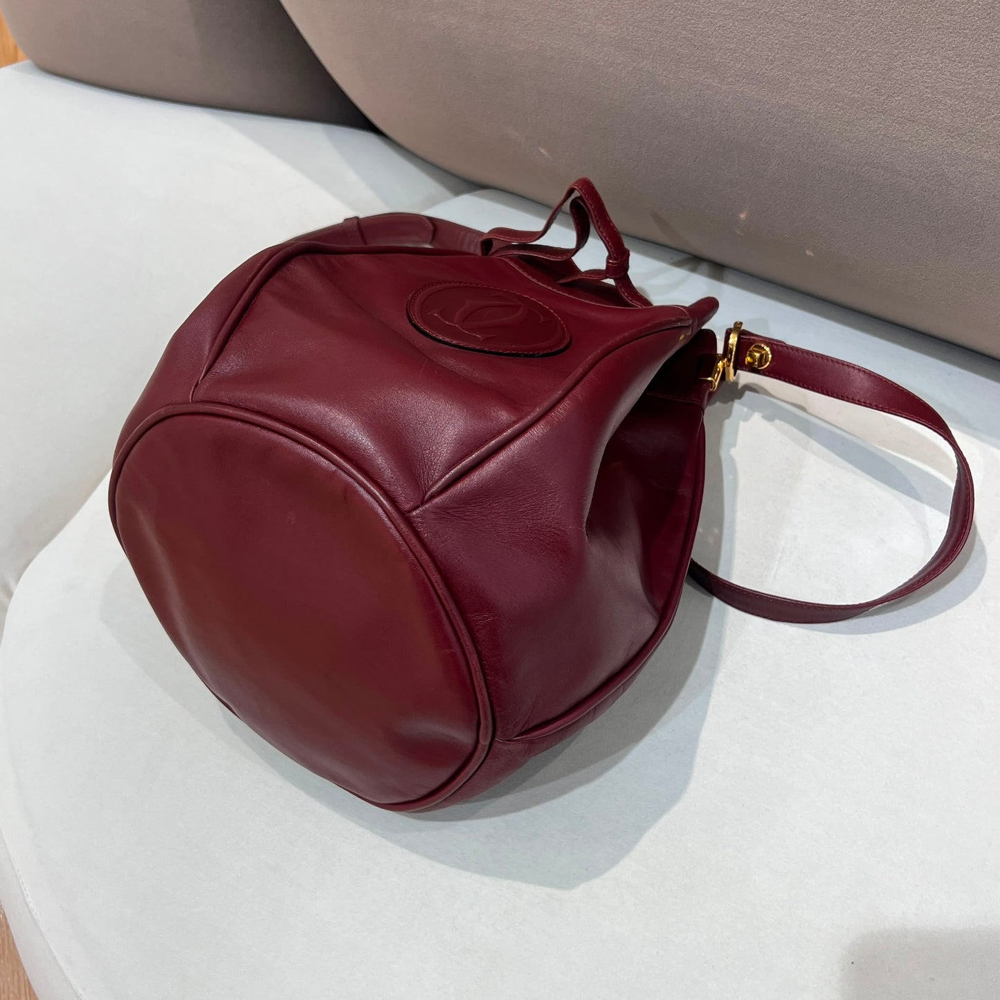 Cartier Vintage Must De Cartier Bordeaux Leather Drawstring Bucket Shoulder Bag