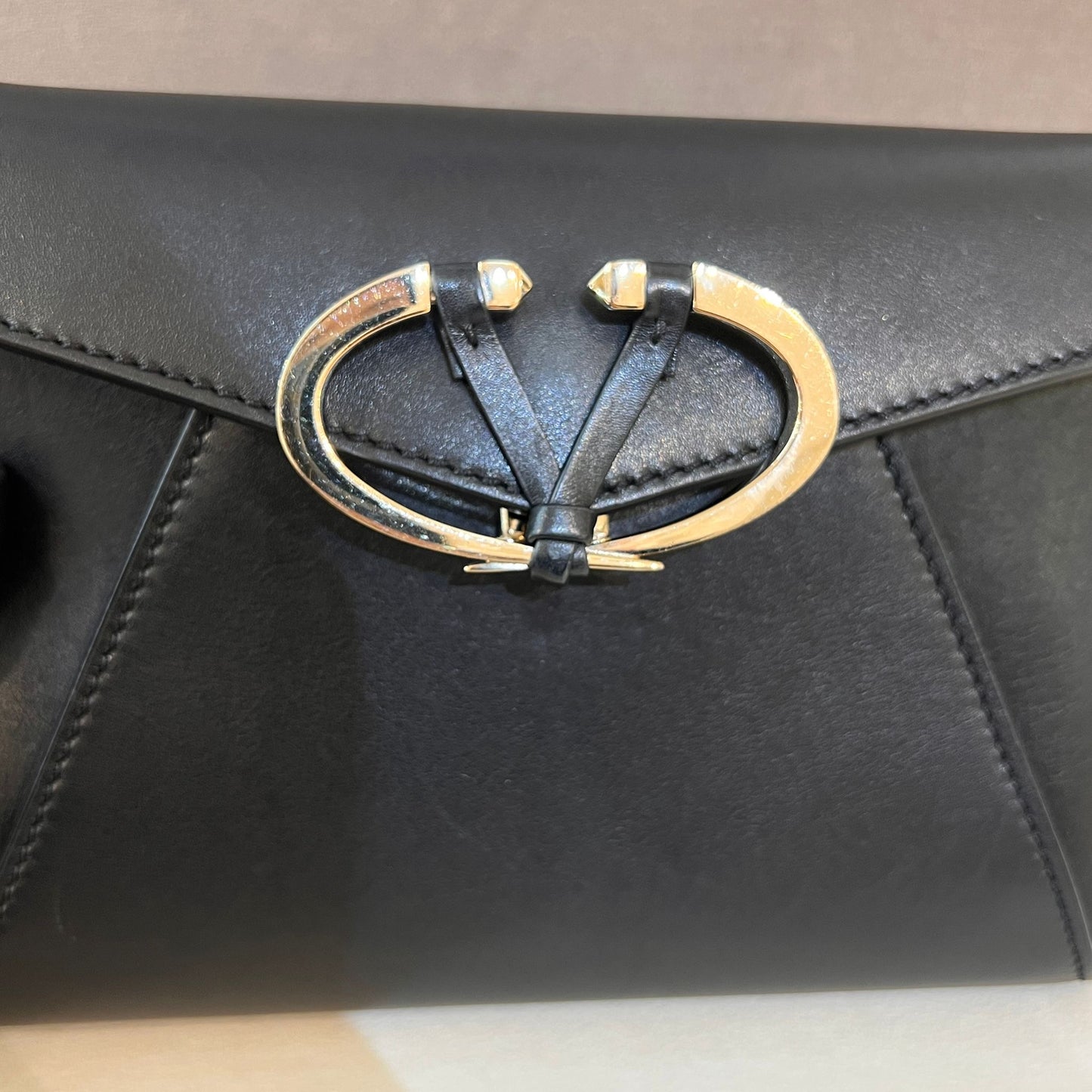 Valentino Garavani Vintage V-Logo Smooth Leather Chain Shoulder Bag