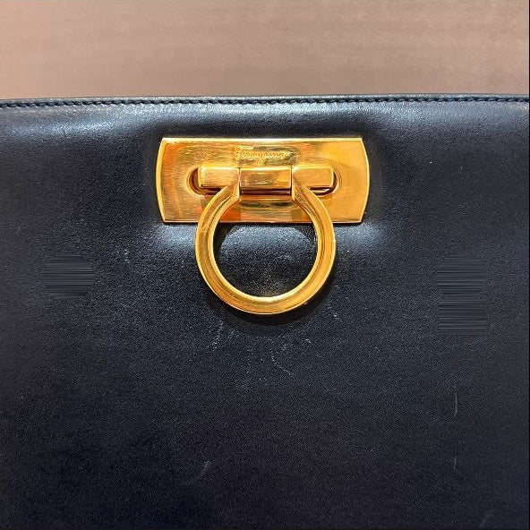 Ferragamo Vintage black Gancini chain shoulder bag – additional view 05