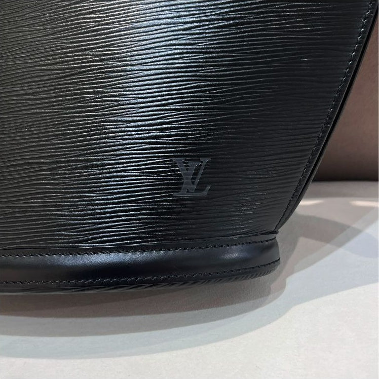 Louis Vuitton Vintage Epi Saint Jacques M52272 handbag in Noir – additional view 05