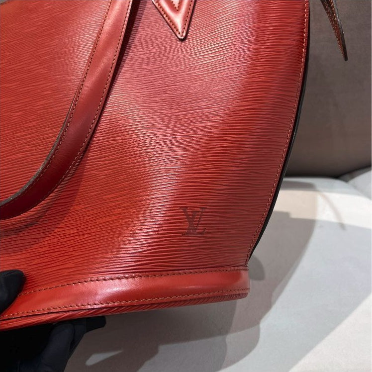 Louis Vuitton Vintage Epi Saint-Jacques Shopping tote in Kenyan Brown – additional view 05