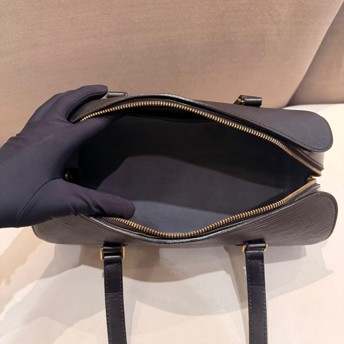 Louis Vuitton Vintage Epi Soufflot M52222 – Noir – detail view 2