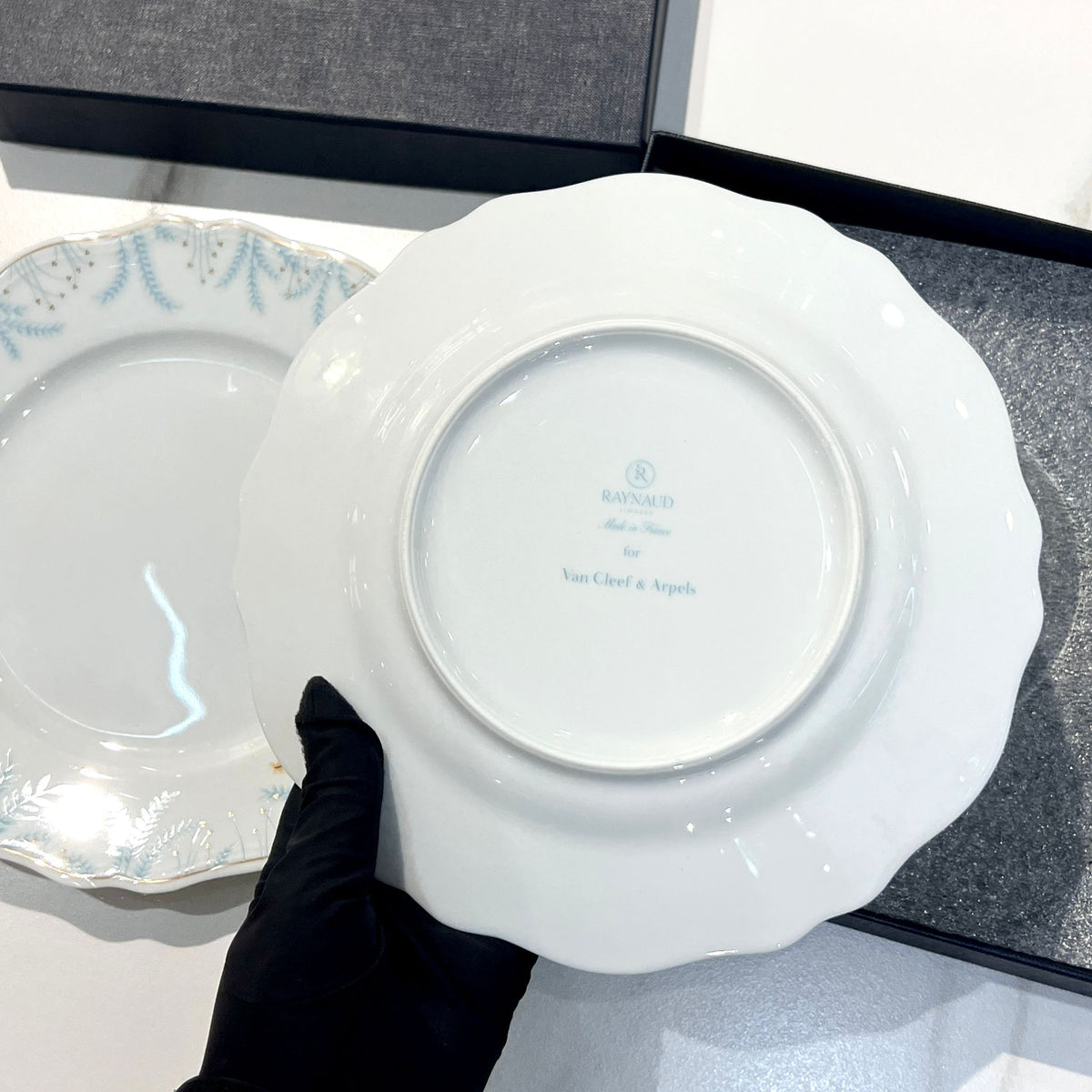 Van Cleef & Arpels porcelain plate reverse detail